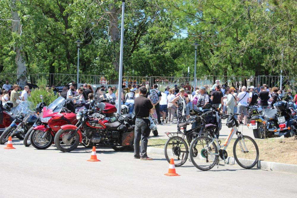 #городские_новости. В Керчи проходят Антигонки Мотофестиваль развернулся на площадке у центра детского и юношеского творчества #городские_новости. В Керчи проходят Антигонки Мотофестиваль развернулся на площадке у центра детского и юношеского творчества