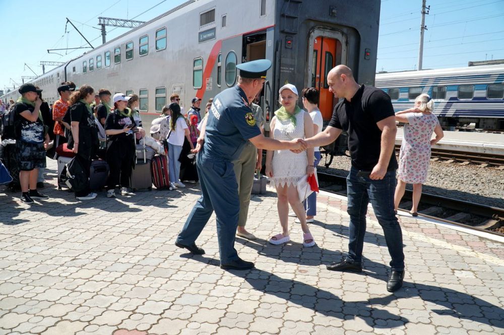 Иван Просоедов: Сегодня в Евпаторию приехали 320 детей из Оренбургской области Иван Просоедов: Сегодня в Евпаторию приехали 320 детей из Оренбургской области