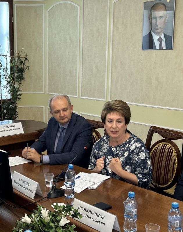 Екатерина Алтабаева: Вчера на собрании региональных отделений юга России состоялся обмен мнениями о формах и методах историко-просветительской работы, наиболее эффективных направлениях деятельности региональных отделений Екатерина Алтабаева: Вчера на собрании региональных отделений юга России состоялся обмен мнениями о формах и методах историко-просветительской работы, наиболее эффективных направлениях деятельности региональных отделений