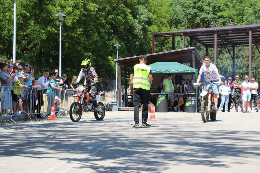 #городские_новости. В Керчи проходят Антигонки Мотофестиваль развернулся на площадке у центра детского и юношеского творчества #городские_новости. В Керчи проходят Антигонки Мотофестиваль развернулся на площадке у центра детского и юношеского творчества