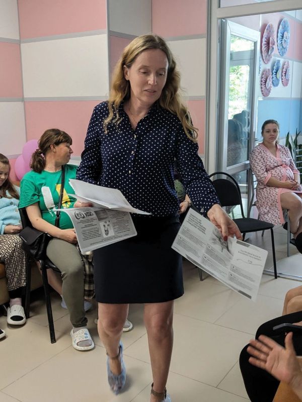 Накануне сегодняшнего прекрасного праздника - Дня защиты детей - Сакский районный отдел ЗАГС провёл лекцию на тему «Мир начинается с детства» в родильном отделении ГБУЗ Республики Крым «Сакская районная больница» Накануне сегодняшнего прекрасного праздника - Дня защиты детей - Сакский районный отдел ЗАГС провёл лекцию на тему «Мир начинается с детства» в родильном отделении ГБУЗ Республики Крым «Сакская районная больница»