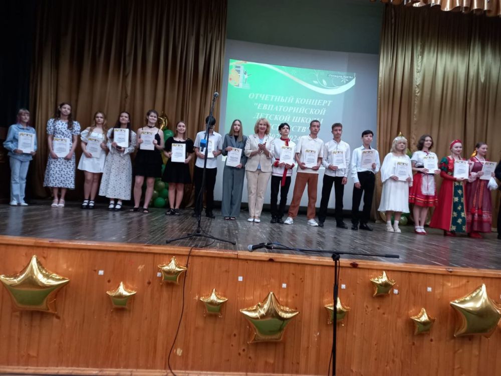 Эммилия Леонова: Сегодня поздравила выпускников с окончанием Евпаторийской детской школы Эммилия Леонова: Сегодня поздравила выпускников с окончанием Евпаторийской детской школы