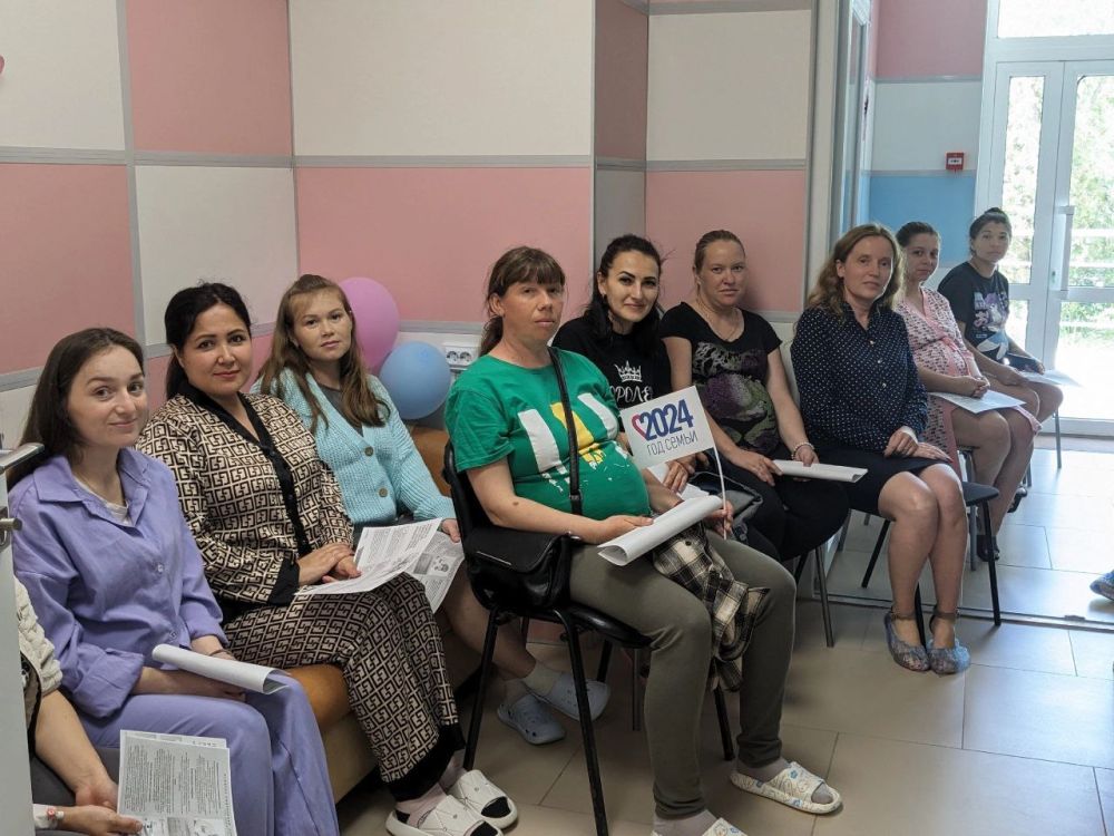 Накануне сегодняшнего прекрасного праздника - Дня защиты детей - Сакский районный отдел ЗАГС провёл лекцию на тему «Мир начинается с детства» в родильном отделении ГБУЗ Республики Крым «Сакская районная больница» Накануне сегодняшнего прекрасного праздника - Дня защиты детей - Сакский районный отдел ЗАГС провёл лекцию на тему «Мир начинается с детства» в родильном отделении ГБУЗ Республики Крым «Сакская районная больница»