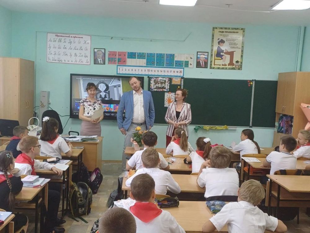 В преддверии Международного дня защиты детей мировые судьи Сакского района Республики Крым Оксана Негой и Павел Харченко посетили учащихся 4 класса МБОУ «Школа-лицей им.Героя Советского Союза Ф.Ф.Степанова» В преддверии Международного дня защиты детей мировые судьи Сакского района Республики Крым Оксана Негой и Павел Харченко посетили учащихся 4 класса МБОУ «Школа-лицей им.Героя Советского Союза Ф.Ф.Степанова»