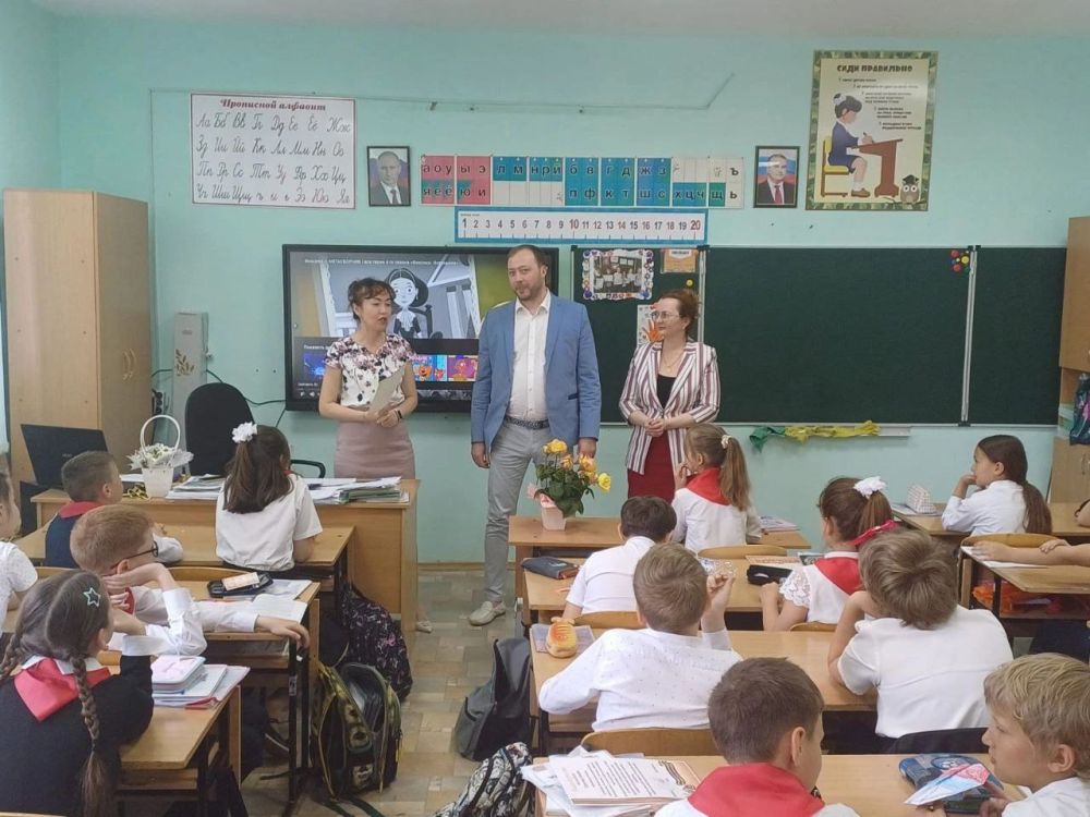 В преддверии Международного дня защиты детей мировые судьи Сакского района Республики Крым Оксана Негой и Павел Харченко посетили учащихся 4 класса МБОУ «Школа-лицей им.Героя Советского Союза Ф.Ф.Степанова» В преддверии Международного дня защиты детей мировые судьи Сакского района Республики Крым Оксана Негой и Павел Харченко посетили учащихся 4 класса МБОУ «Школа-лицей им.Героя Советского Союза Ф.Ф.Степанова»