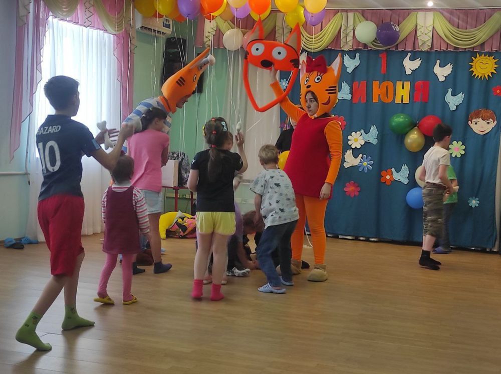 Сотрудники аппаратов судебных участков Феодосийского судебного района Республики Крым совместно с сотрудниками Феодосийского... Сотрудники аппаратов судебных участков Феодосийского судебного района Республики Крым совместно с сотрудниками Феодосийского...