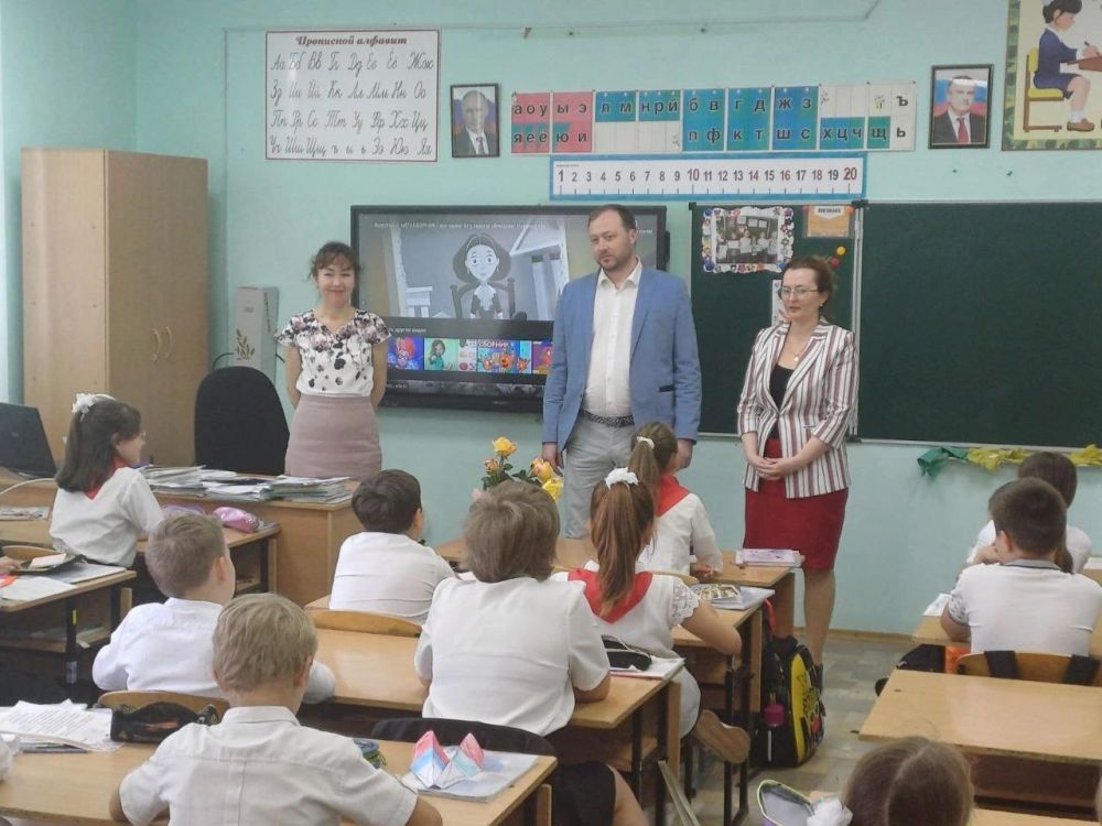 В преддверии Международного дня защиты детей мировые судьи Сакского района Республики Крым Оксана Негой и Павел Харченко посетили учащихся 4 класса МБОУ «Школа-лицей им.Героя Советского Союза Ф.Ф.Степанова» В преддверии Международного дня защиты детей мировые судьи Сакского района Республики Крым Оксана Негой и Павел Харченко посетили учащихся 4 класса МБОУ «Школа-лицей им.Героя Советского Союза Ф.Ф.Степанова»