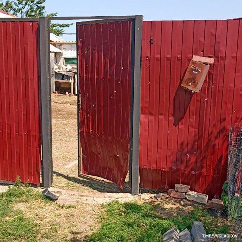 Село Долгое Валуйского городского округа подверглось атаке со стороны ВСУ с помощью дрона-камикадзе, сообщил губернатор Белгородской области Село Долгое Валуйского городского округа подверглось атаке со стороны ВСУ с помощью дрона-камикадзе, сообщил губернатор Белгородской области