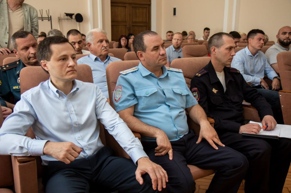 В Симферополе состоялось оперативно-хозяйственное совещание, в ходе которого руководители структурных подразделений отчитались о проделанной работе В Симферополе состоялось оперативно-хозяйственное совещание, в ходе которого руководители структурных подразделений отчитались о проделанной работе