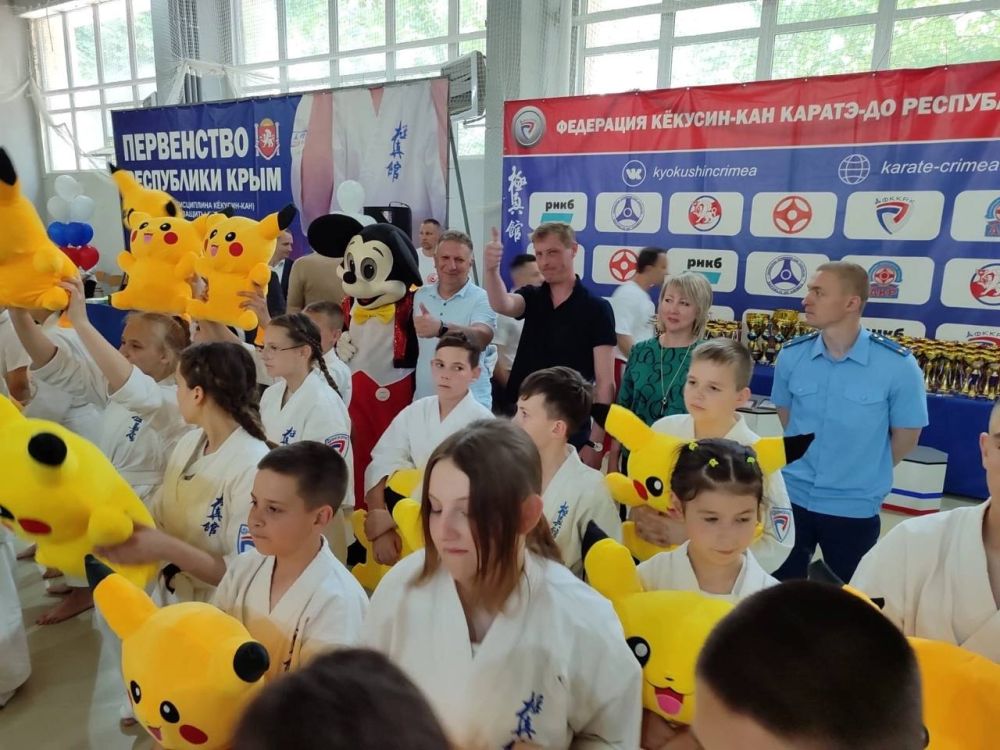 В Первенстве Республики Крым и Первенстве Симферопольского района по Киокусинкай, посвященному Дню защиты детей, приняли участие более 300 юных спортсменов из регионов Республики Крым, города Севастополя, Краснодарского края и Республики Дагестан В Первенстве Республики Крым и Первенстве Симферопольского района по Киокусинкай, посвященному Дню защиты детей, приняли участие более 300 юных спортсменов из регионов Республики Крым, города Севастополя, Краснодарского края и Республики Дагестан