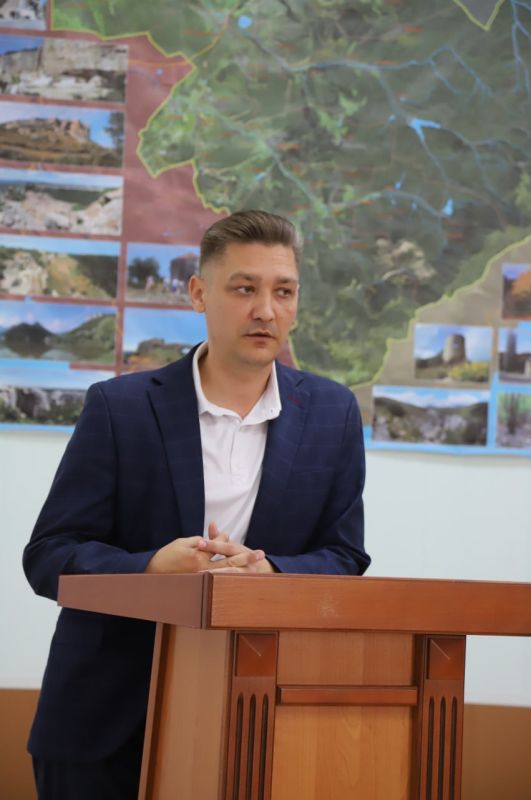 Под руководством первого заместителя главы администрации Бахчисарайского района, Энвера Аблаева, совместно с главой... Под руководством первого заместителя главы администрации Бахчисарайского района, Энвера Аблаева, совместно с главой...