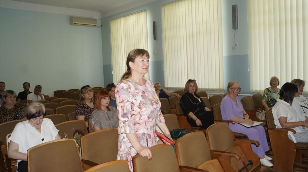 Виктория Грицай: Сегодня провела аппаратное совещание по социально значимым вопросам района с руководителями структурных подразделений администрации, районного совета, организаций и служб Советского района, главами сельских поселений Виктория Грицай: Сегодня провела аппаратное совещание по социально значимым вопросам района с руководителями структурных подразделений администрации, районного совета, организаций и служб Советского района, главами сельских поселений