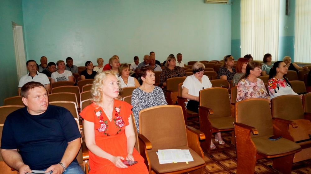 3 июня состоялось аппаратное совещание под руководством главы администрации Советского района Виктории Грицай по социально... 3 июня состоялось аппаратное совещание под руководством главы администрации Советского района Виктории Грицай по социально...