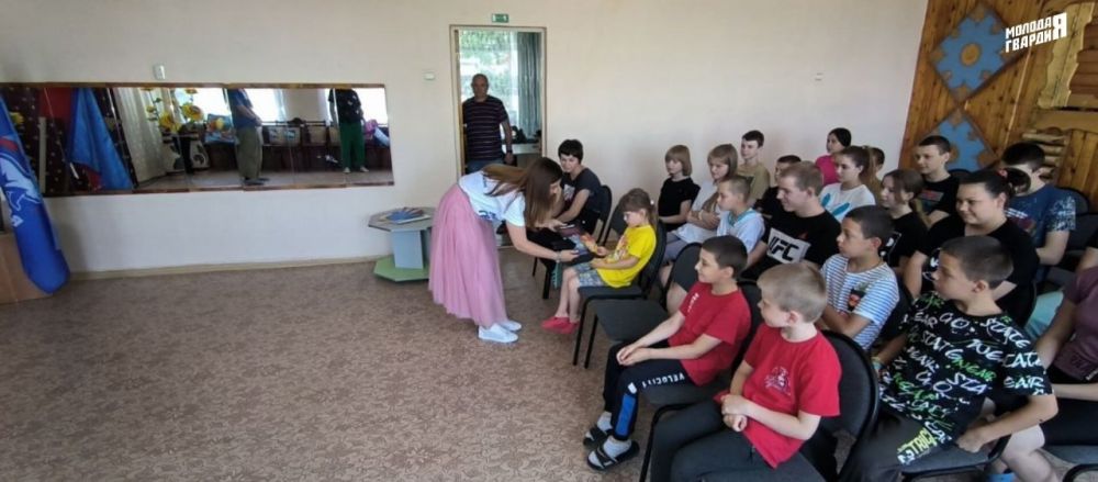 Активисты Судакского местного отделения «Молодая Гвардия» посетили ГУ «Мелитопольский областной центр социально-психологической реабилитации детей» Министерства труда и социальной политики Запорожской области Активисты Судакского местного отделения «Молодая Гвардия» посетили ГУ «Мелитопольский областной центр социально-психологической реабилитации детей» Министерства труда и социальной политики Запорожской области