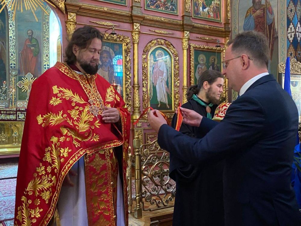 Секретарь Крымской Митрополии, настоятель Петро-Павловского собора прот Секретарь Крымской Митрополии, настоятель Петро-Павловского собора прот