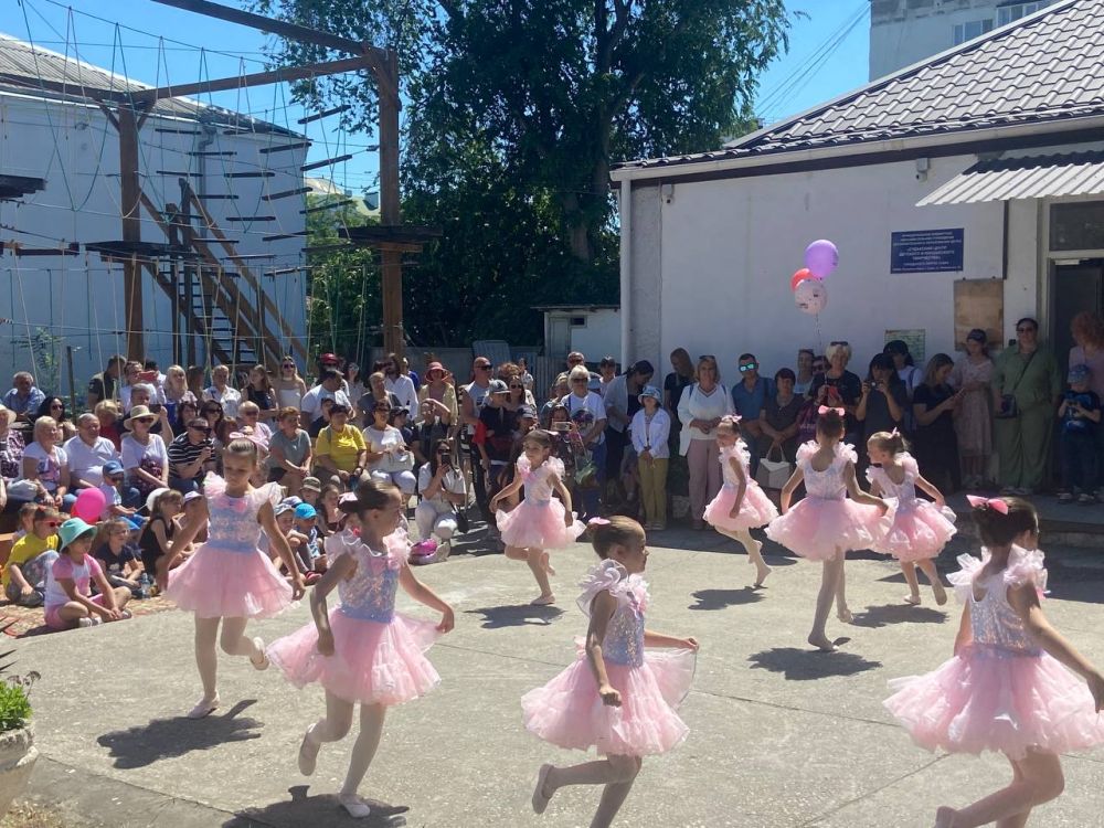 1 июня 2024 года на базе МБОУ ДОД «Судакский ЦДЮТ» городского округа Судак состоялась концертная программа «Путешествие в страну детства», приуроченная к празднованию Международного Дня защиты детей 1 июня 2024 года на базе МБОУ ДОД «Судакский ЦДЮТ» городского округа Судак состоялась концертная программа «Путешествие в страну детства», приуроченная к празднованию Международного Дня защиты детей