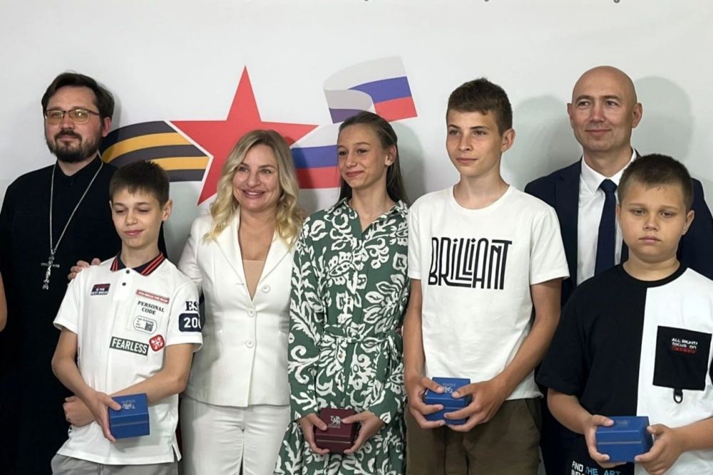 Крымских детей участников СВО наградили за спортивные заслуги Крымских детей участников СВО наградили за спортивные заслуги