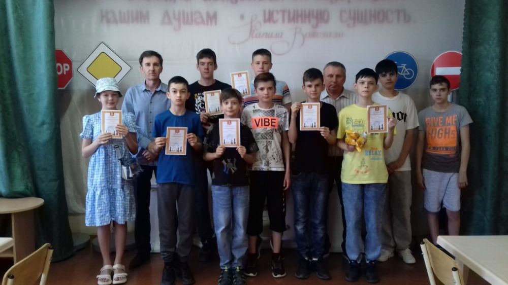 В Судаке прошли турниры по шахматам, посвященные Олимпийскому Дню и Дню защиты детей В Судаке прошли турниры по шахматам, посвященные Олимпийскому Дню и Дню защиты детей