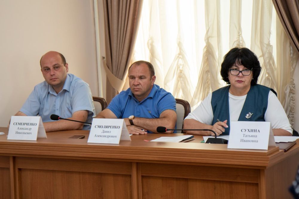 В Симферополе состоялось оперативно-хозяйственное совещание, в ходе которого руководители структурных подразделений отчитались о проделанной работе В Симферополе состоялось оперативно-хозяйственное совещание, в ходе которого руководители структурных подразделений отчитались о проделанной работе
