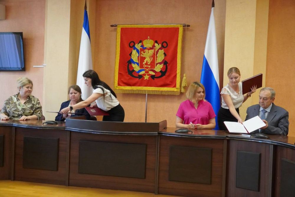 #городские_новости. Керчь стала площадкой для подписания соглашения о сотрудничестве по определению межрегионального туристского маршрута «Золотое кольцо Боспорского царства. Античное наследие России» в качестве национального туристского маршрута #городские_новости. Керчь стала площадкой для подписания соглашения о сотрудничестве по определению межрегионального туристского маршрута «Золотое кольцо Боспорского царства. Античное наследие России» в качестве национального туристского маршрута