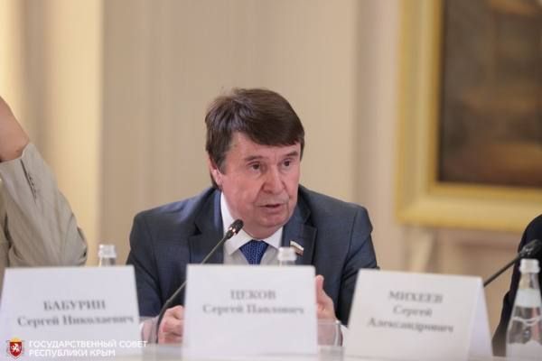 В рамках XVII Международного фестиваля «Великое русское слово» прошло заседание Ливадийского клуба, на котором участники обсудили тему «Русский мир – модель XXI века» В рамках XVII Международного фестиваля «Великое русское слово» прошло заседание Ливадийского клуба, на котором участники обсудили тему «Русский мир – модель XXI века»