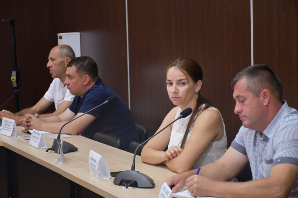 Василий Грабован: Сегодня провел расширенное аппаратное совещание с руководителями учреждений, организаций и предприятий района, главами поселений и начальниками структурных подразделений администрации Василий Грабован: Сегодня провел расширенное аппаратное совещание с руководителями учреждений, организаций и предприятий района, главами поселений и начальниками структурных подразделений администрации