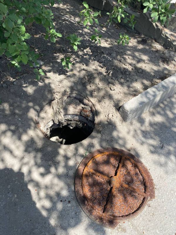 В рамках борьбы с несанкционированными врезками стоков в ливневую канализацию сегодня продолжались соответствующие мероприятия по ул. евченко В рамках борьбы с несанкционированными врезками стоков в ливневую канализацию сегодня продолжались соответствующие мероприятия по ул. евченко