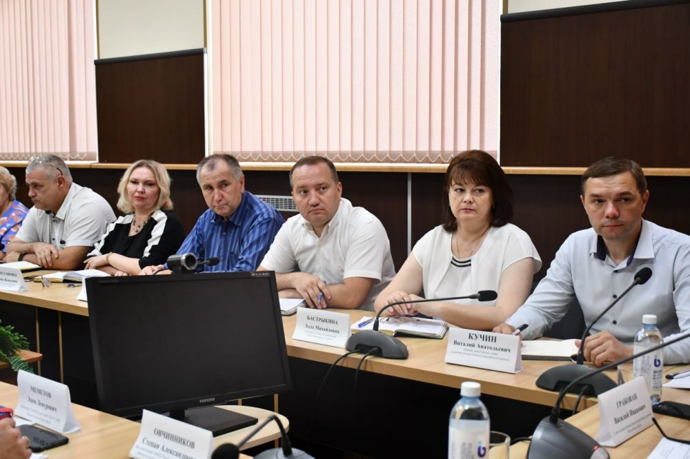 Василий Грабован: Сегодня провел расширенное аппаратное совещание с руководителями учреждений, организаций и предприятий района, главами поселений и начальниками структурных подразделений администрации Василий Грабован: Сегодня провел расширенное аппаратное совещание с руководителями учреждений, организаций и предприятий района, главами поселений и начальниками структурных подразделений администрации
