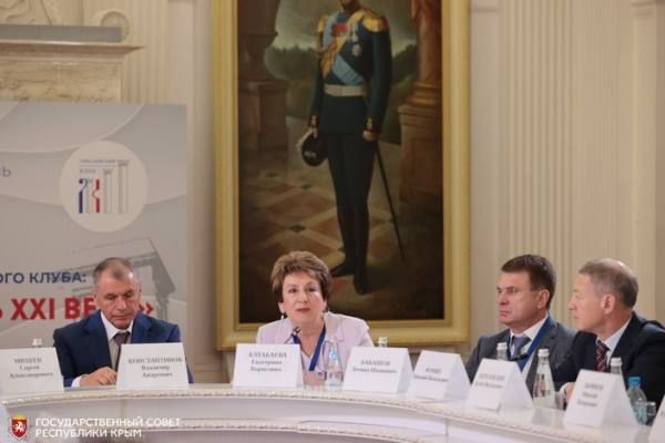 В рамках XVII Международного фестиваля «Великое русское слово» прошло заседание Ливадийского клуба, на котором участники обсудили тему «Русский мир – модель XXI века» В рамках XVII Международного фестиваля «Великое русское слово» прошло заседание Ливадийского клуба, на котором участники обсудили тему «Русский мир – модель XXI века»