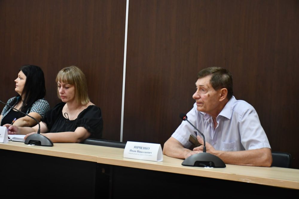 Василий Грабован: Сегодня провел расширенное аппаратное совещание с руководителями учреждений, организаций и предприятий района, главами поселений и начальниками структурных подразделений администрации Василий Грабован: Сегодня провел расширенное аппаратное совещание с руководителями учреждений, организаций и предприятий района, главами поселений и начальниками структурных подразделений администрации