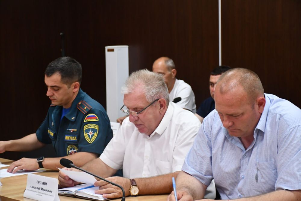 Василий Грабован: Сегодня провел расширенное аппаратное совещание с руководителями учреждений, организаций и предприятий района, главами поселений и начальниками структурных подразделений администрации Василий Грабован: Сегодня провел расширенное аппаратное совещание с руководителями учреждений, организаций и предприятий района, главами поселений и начальниками структурных подразделений администрации