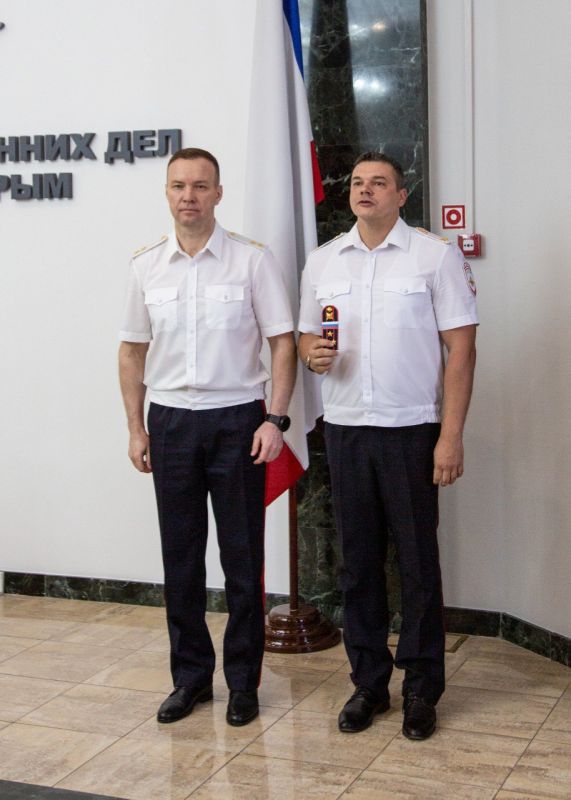 В круглом зале Министерства внутренних дел по Республике Крым состоялось торжественное мероприятие, посвященное 306-летию со Дня образования российской полиции, в котором приняли участие руководство МВД, сотрудники ведомства и территориальных органов В круглом зале Министерства внутренних дел по Республике Крым состоялось торжественное мероприятие, посвященное 306-летию со Дня образования российской полиции, в котором приняли участие руководство МВД, сотрудники ведомства и территориальных органов