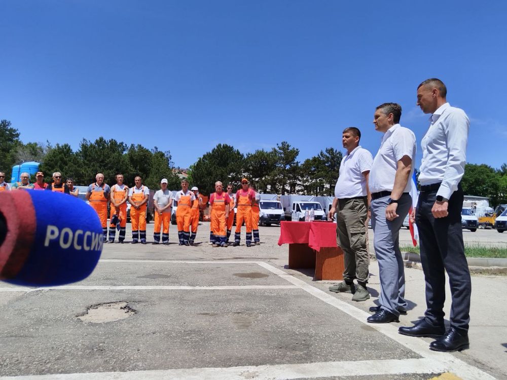 Сегодня в рамках торжественного мероприятия на базе филиала "Симферопольского ДРСУ 1" были вручены ключи от 17 грузопассажирских автомобилей ГАЗель NEXT и 1 автовышки Чайка-Сервис на базе ГАЗель NEXT Сегодня в рамках торжественного мероприятия на базе филиала "Симферопольского ДРСУ 1" были вручены ключи от 17 грузопассажирских автомобилей ГАЗель NEXT и 1 автовышки Чайка-Сервис на базе ГАЗель NEXT