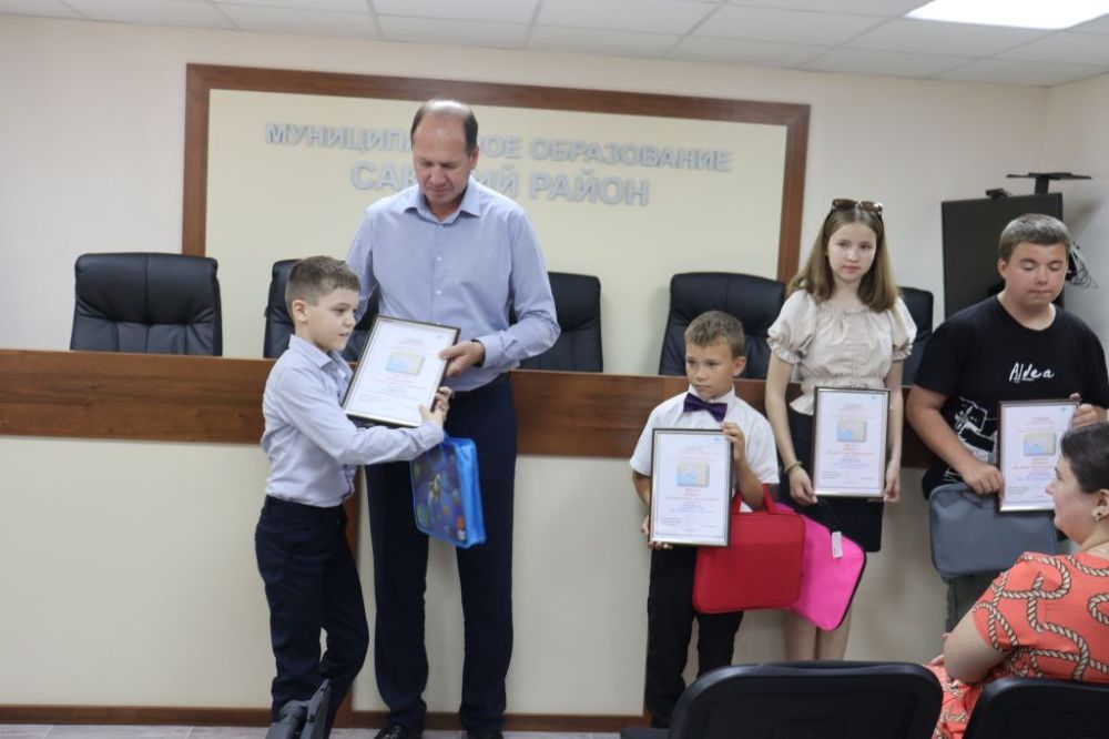 Владислав Хаджиев: Шестнадцатый год муниципального проекта "Я люблю тебя, Сакский район!", руководителем которого я являюсь, проходит под девизом «Семейные ценности - фундамент развития страны» Владислав Хаджиев: Шестнадцатый год муниципального проекта "Я люблю тебя, Сакский район!", руководителем которого я являюсь, проходит под девизом «Семейные ценности - фундамент развития страны»