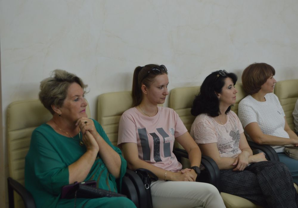 В преддверии праздника Дня социального работника заместитель министра образования, науки и молодежи Республики Крым Асанов... В преддверии праздника Дня социального работника заместитель министра образования, науки и молодежи Республики Крым Асанов...