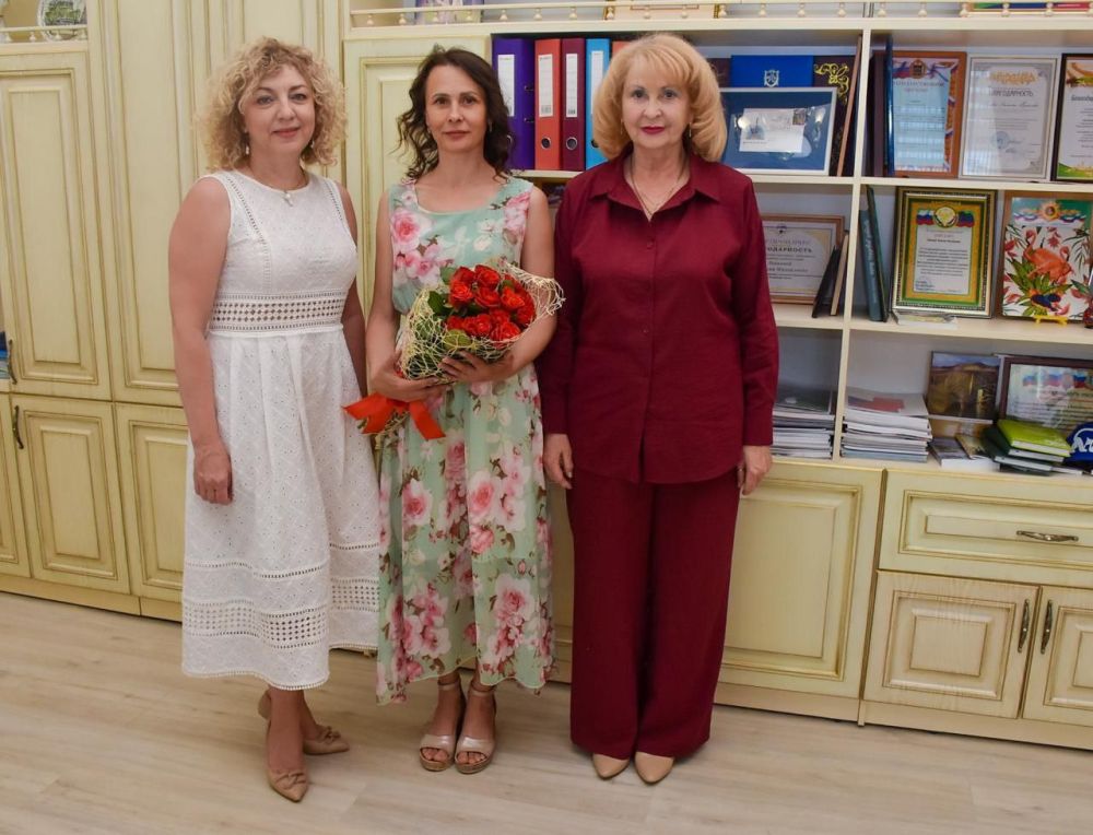 Эммилия Леонова: Сегодня свой День рождения отмечает депутат Евпаторийского городского совета Анна Викторовна Войтенко Эммилия Леонова: Сегодня свой День рождения отмечает депутат Евпаторийского городского совета Анна Викторовна Войтенко
