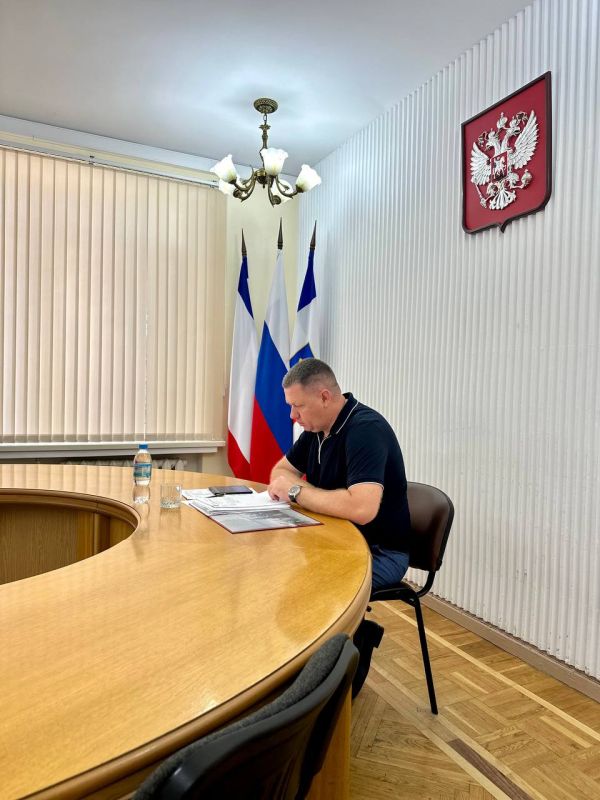 Михаил Афанасьев: На личном приеме граждан сегодня обсудили с симферопольцами ряд вопросов: межевание участков под МКД, благоустройство придомовых территорий, снос самовольных построек, работу управляющих компаний Михаил Афанасьев: На личном приеме граждан сегодня обсудили с симферопольцами ряд вопросов: межевание участков под МКД, благоустройство придомовых территорий, снос самовольных построек, работу управляющих компаний