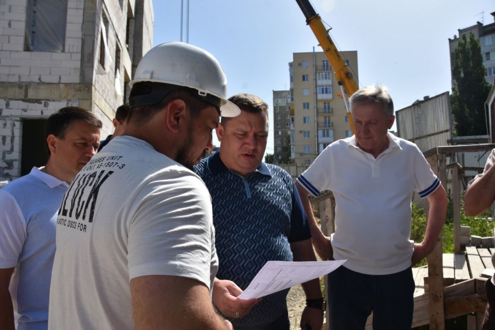 Юрий Нестеренко: Осмотрели ход строительства новой поликлиники на улице Балаклавская в Симферополе Юрий Нестеренко: Осмотрели ход строительства новой поликлиники на улице Балаклавская в Симферополе