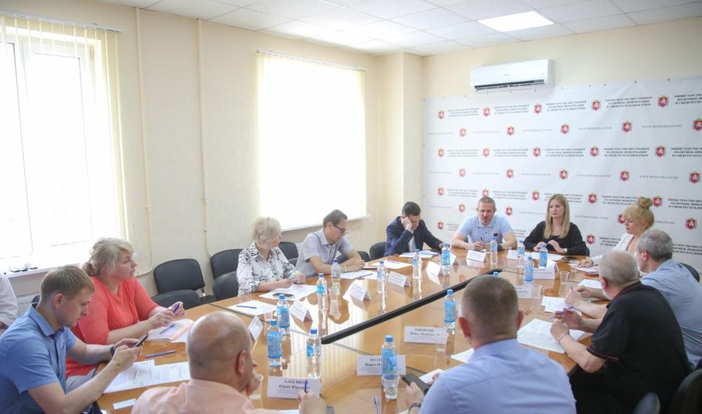 Павел Розанов принял участие в заседании Издательского совета по рассмотрению и отбору книгоизданий социальной значимости Республики Крым Павел Розанов принял участие в заседании Издательского совета по рассмотрению и отбору книгоизданий социальной значимости Республики Крым