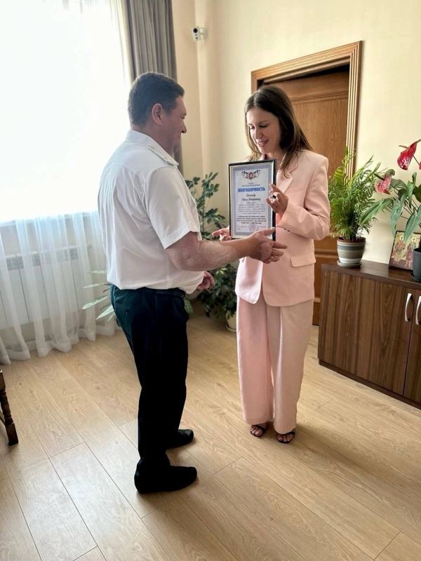 Ольга Славгородская: Вручила сотрудникам Минприроды Крыма Почетные грамоты Главы Республики Крым Ольга Славгородская: Вручила сотрудникам Минприроды Крыма Почетные грамоты Главы Республики Крым