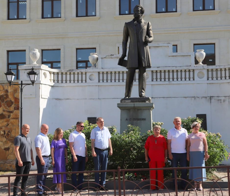 Людмила Пучкова: Сегодня исполняется 225 лет со дня рождения великого русского поэта Александра Сергеевича Пушкина, ставшего основоположником современного русского литературного языка Людмила Пучкова: Сегодня исполняется 225 лет со дня рождения великого русского поэта Александра Сергеевича Пушкина, ставшего основоположником современного русского литературного языка