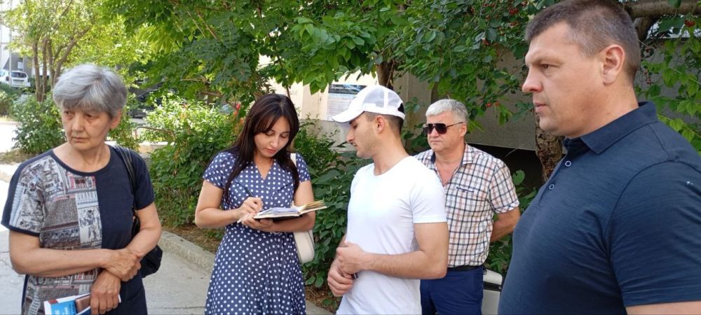 Эммилия Леонова: Сегодня совместно с депутатом Государственного Совета Республики Крым Галиной Витальевной Герасимовой... Эммилия Леонова: Сегодня совместно с депутатом Государственного Совета Республики Крым Галиной Витальевной Герасимовой...