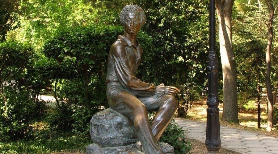 Туристский центр на Ж/Д вокзале Симферополя - до и после Туристский центр на Ж/Д вокзале Симферополя - до и после