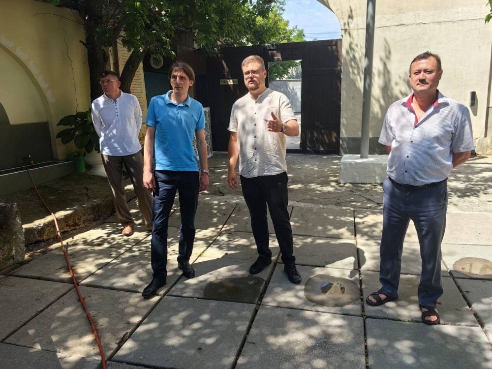 Сотрудники Министерства курортов и туризма РК продолжают рабочие выезды по вопросам проведения высокого курортного сезона Сотрудники Министерства курортов и туризма РК продолжают рабочие выезды по вопросам проведения высокого курортного сезона