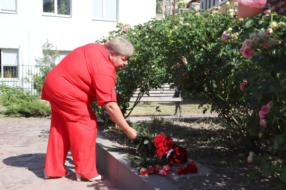Людмила Пучкова: Сегодня исполняется 225 лет со дня рождения великого русского поэта Александра Сергеевича Пушкина, ставшего основоположником современного русского литературного языка Людмила Пучкова: Сегодня исполняется 225 лет со дня рождения великого русского поэта Александра Сергеевича Пушкина, ставшего основоположником современного русского литературного языка