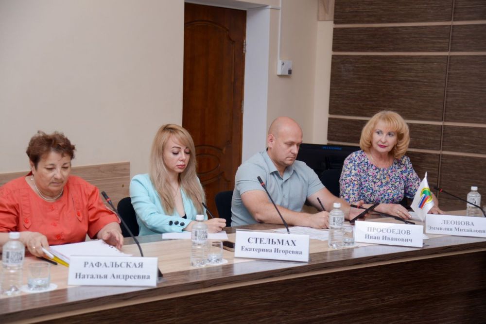 Эммилия Леонова: Поприветствовала участников семинара на тему: «Отчетно-выборная компания в территориальных, первичных... Эммилия Леонова: Поприветствовала участников семинара на тему: «Отчетно-выборная компания в территориальных, первичных...