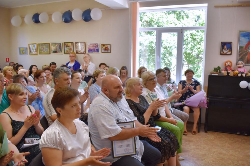 Галина Огнёва: Сегодня в преддверии Дня социального работника приняла участие в торжественном мероприятии, в рамках которого вручила почетные грамоты и благодарности сотрудникам социальной сферы деятельности Галина Огнёва: Сегодня в преддверии Дня социального работника приняла участие в торжественном мероприятии, в рамках которого вручила почетные грамоты и благодарности сотрудникам социальной сферы деятельности