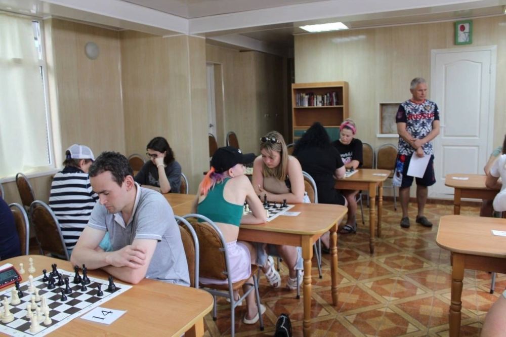 В Алуште стартовал Чемпионат России по шахматам (спорт глухих) В Алуште стартовал Чемпионат России по шахматам (спорт глухих)