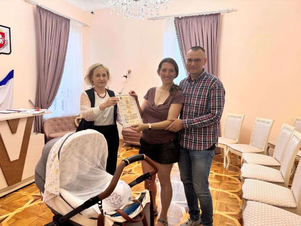 В отделе регистрации рождения города Симферополя прошло торжественное имянаречение, организованное для родителей новорождённого мальчика с именем - Глеб. В отделе регистрации рождения города Симферополя прошло торжественное имянаречение, организованное для родителей новорождённого мальчика с именем - Глеб.