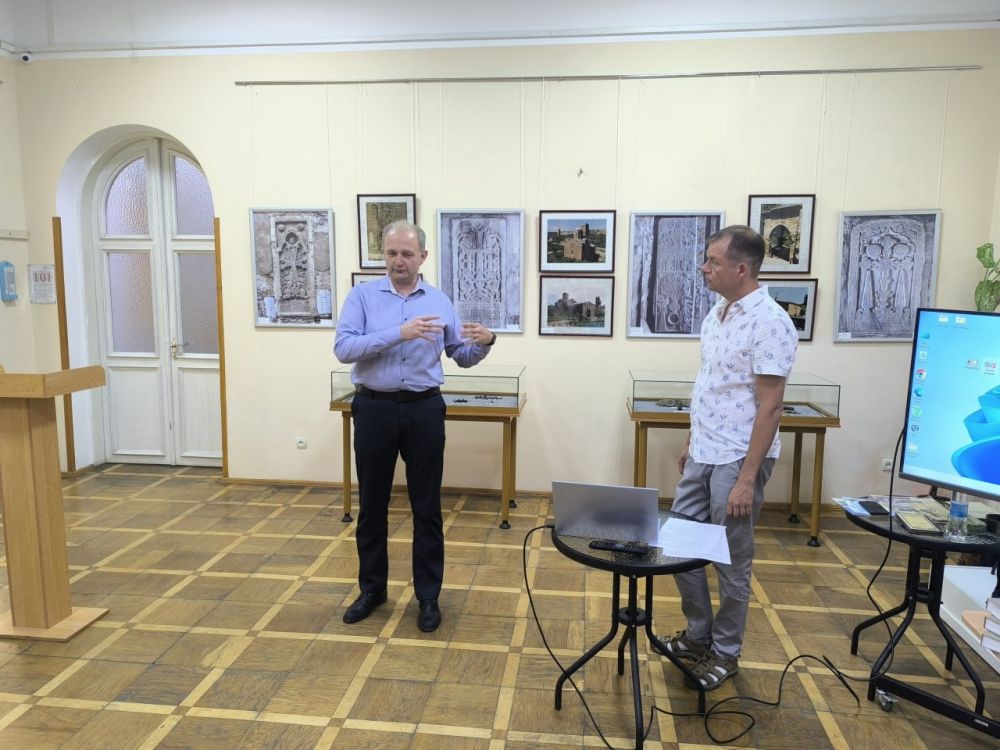 В Крымском этнографическом музее состоялась презентация книги известного крымского краеведа Ивана Коваленко «Привет из Симферополя» В Крымском этнографическом музее состоялась презентация книги известного крымского краеведа Ивана Коваленко «Привет из Симферополя»